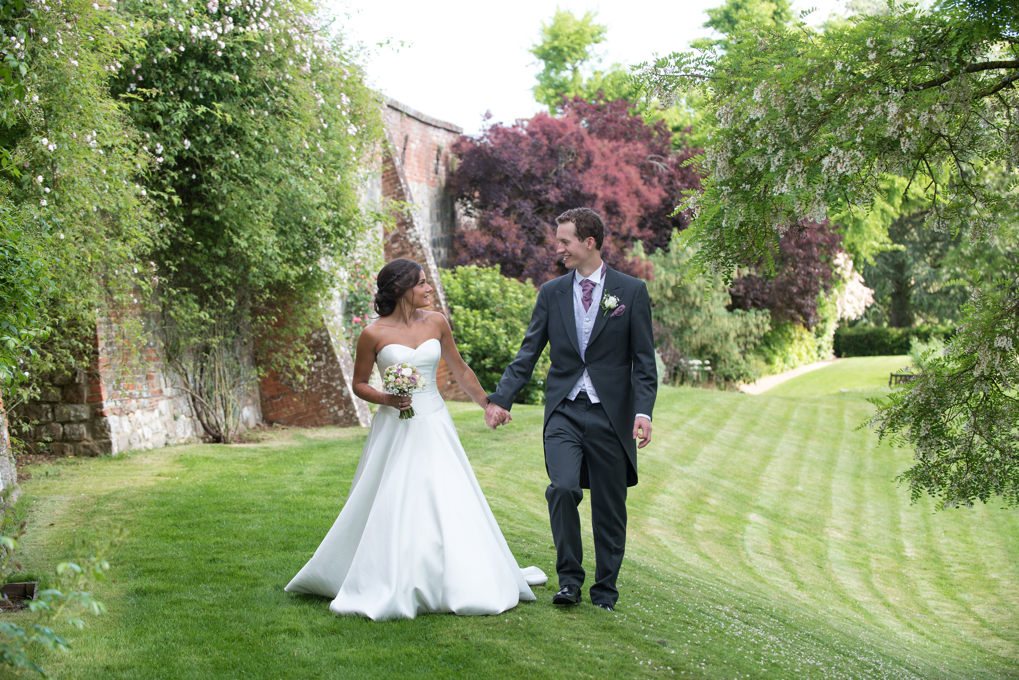 091-ella&laurence-farnhamcastlewedding